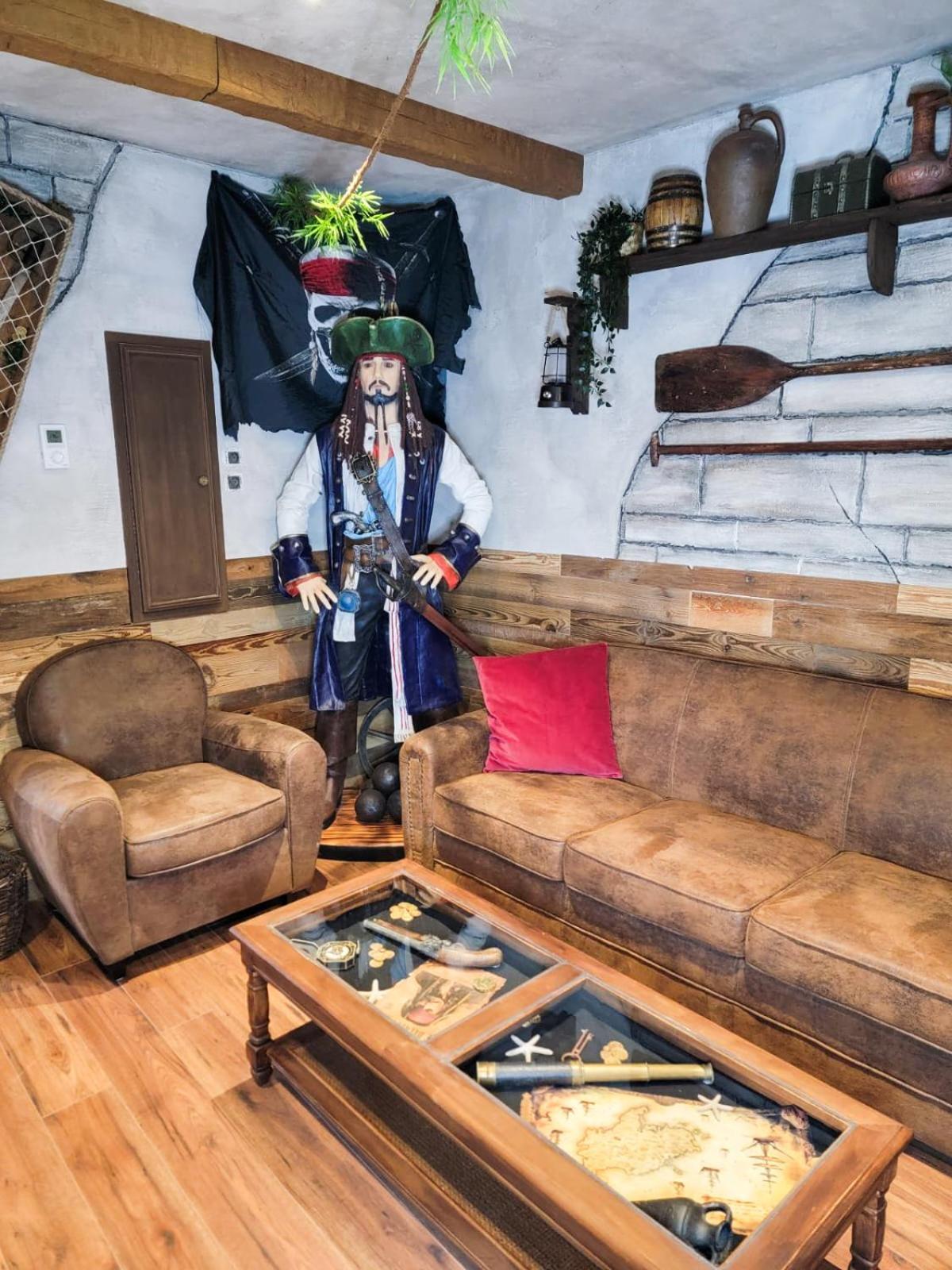 Le Repaire Des Pirates Logement Magique Sainte-Croix-en-Plaine Eksteriør billede